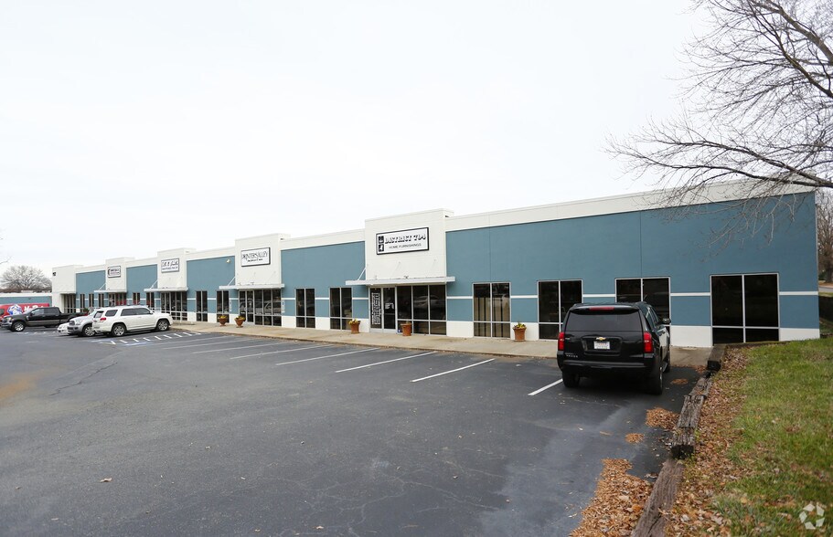 More Photos Of 9517 Monroe Rd, Charlotte Light Distribution For Lease