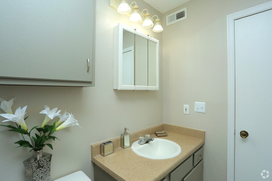 More Photos Of 6326 S 107th East Ave, Tulsa Apartments For Sale