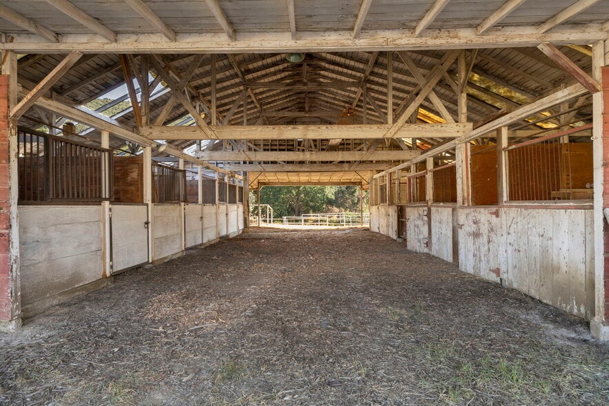 More Photos Of 36059 Golden State Hwy, Castaic Lodge Meeting Hall For Sale