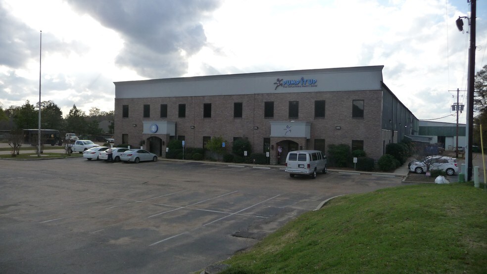 More Photos Of 1576 Old Fannin Rd, Brandon Warehouse For Lease
