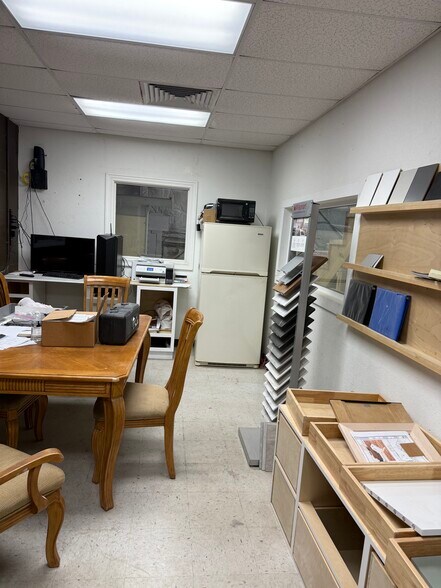 More Photos Of 3250 44th Ave N, Saint Petersburg Manufacturing For Lease