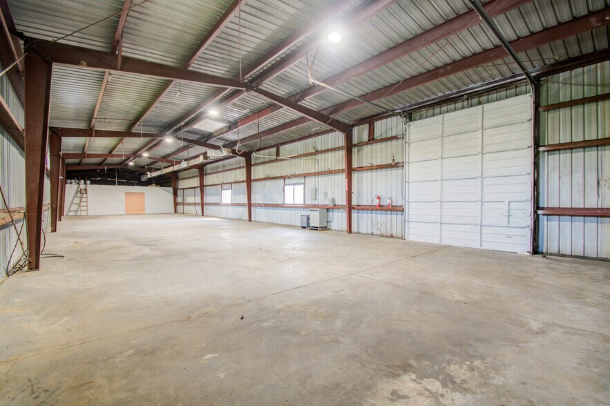 More Photos Of 7002 Bissell Rd, Manvel Manufacturing For Lease