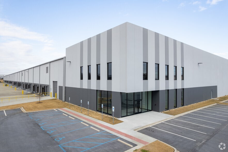 More Photos Of 1127 Woods Chapel Rd, Duncan Distribution For Lease