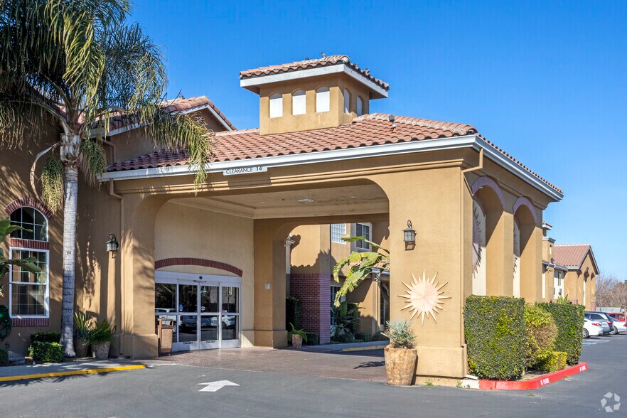 More Photos Of 20 W Pacheco Blvd, Los Banos Hotel For Sale