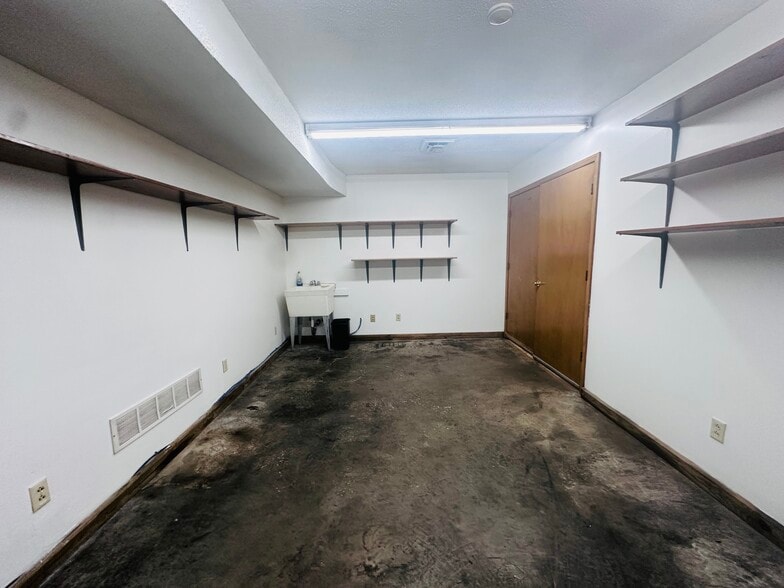 More Photos Of , Kansas City General Retail For Sale