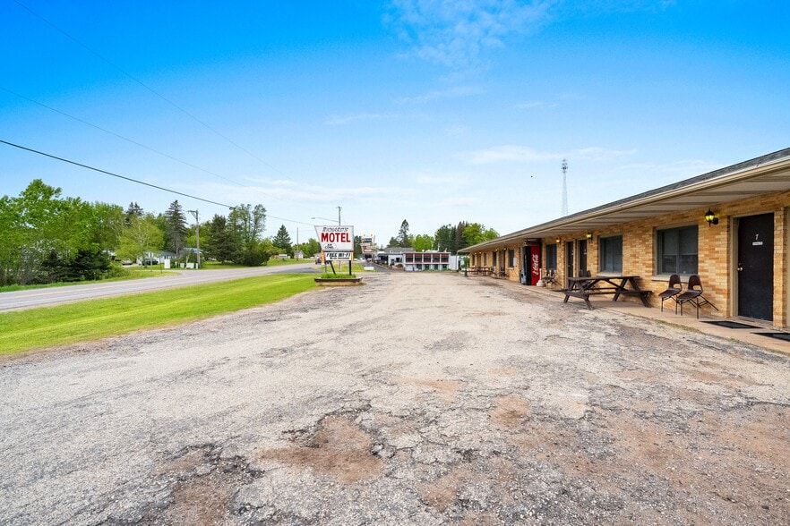 More Photos Of W11466 US Hwy 8, Dunbar Restaurant For Sale