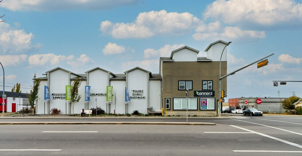 More Photos Of 9903 76th Ave NW, Edmonton Showroom For Sale