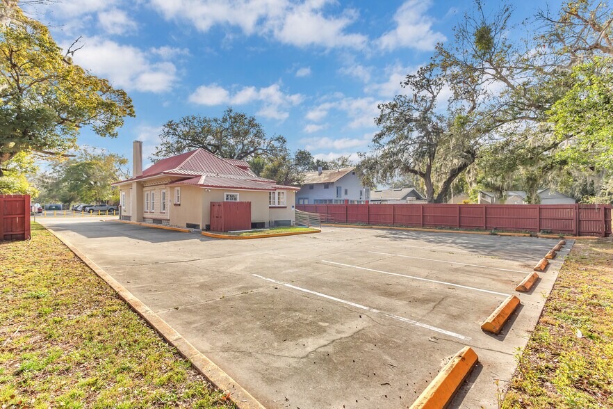 More Photos Of 1007 Emmett St, Kissimmee Medical For Sale