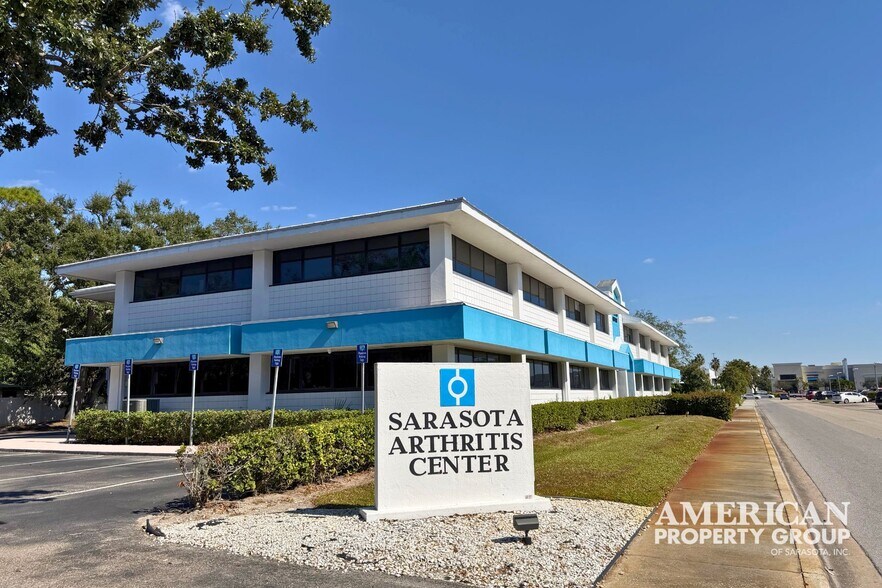 More Photos Of 1945 Versailles St, Sarasota Medical For Lease