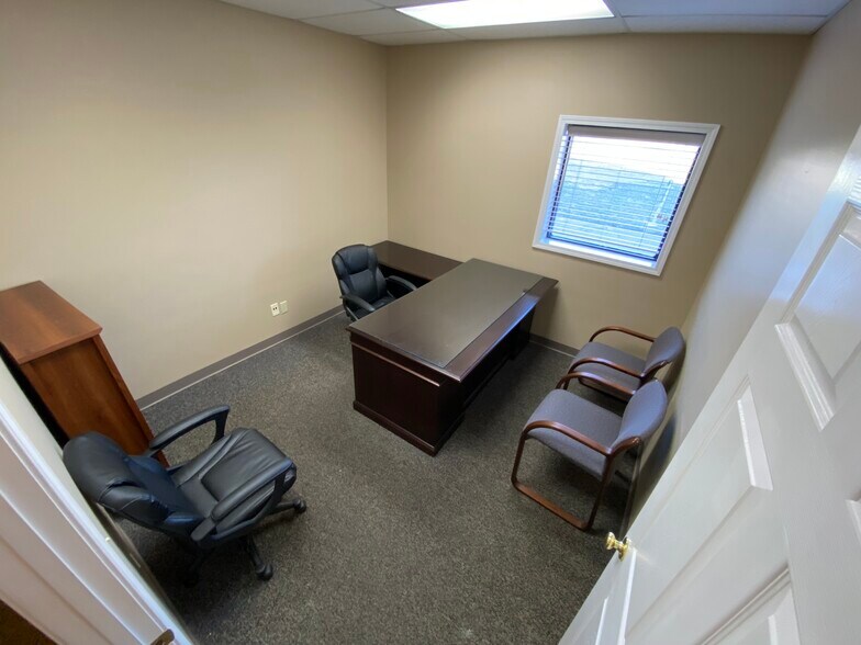 More Photos Of 211 E Market St, New Albany Office For Lease