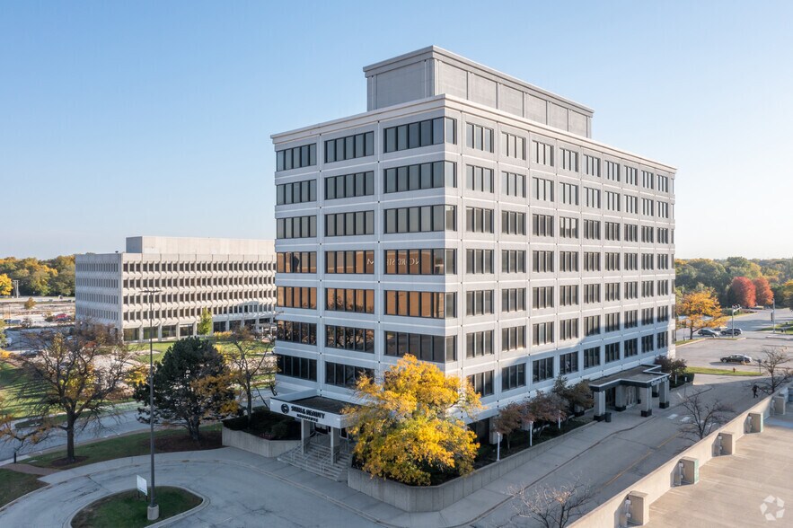 More Photos Of 2-564 Oakbrook Ctr, Oak Brook Unknown For Lease