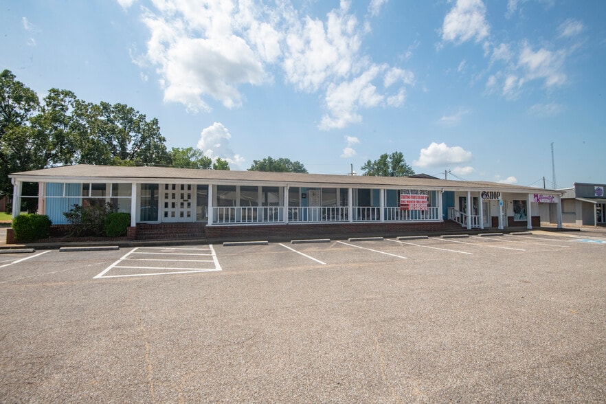 More Photos Of 1723-1755 Main St, Southaven Storefront Retail Office For Sale