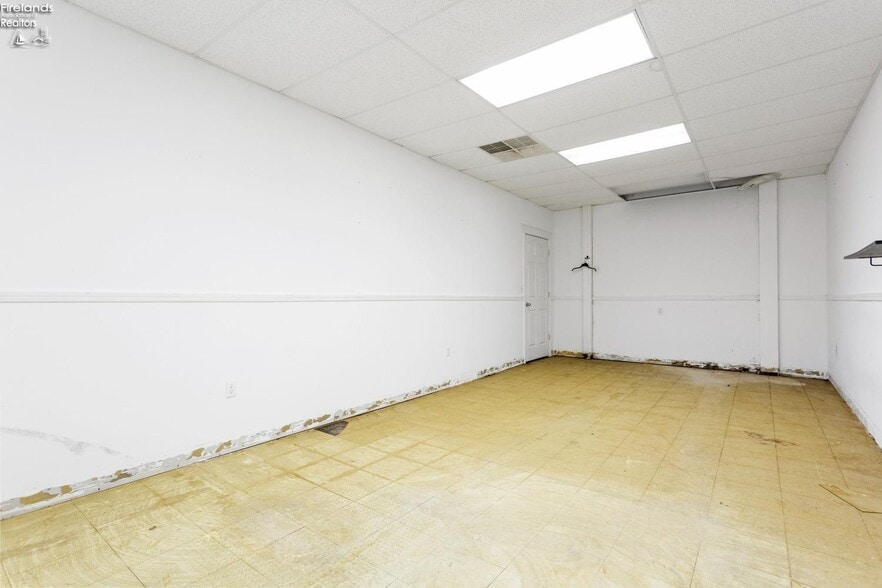 More Photos Of 46400 Telegraph Rd, Amherst Freestanding For Sale