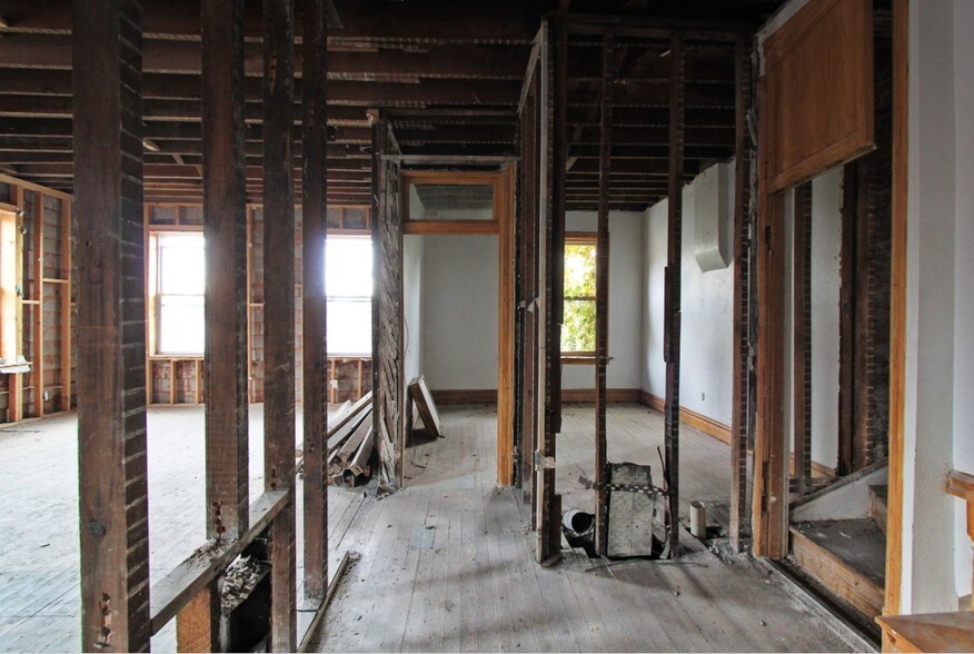 More Photos Of 3133 Cherokee St, Saint Louis Storefront Retail Office For Sale