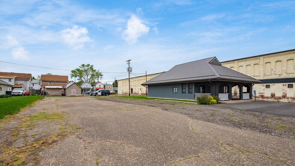 More Photos Of 1146 Walnut St, Coshocton Office For Sale