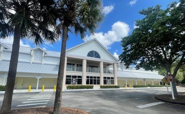 Primary Photo Of 2325 SW Martin Hwy, Palm City Supermarket For Lease
