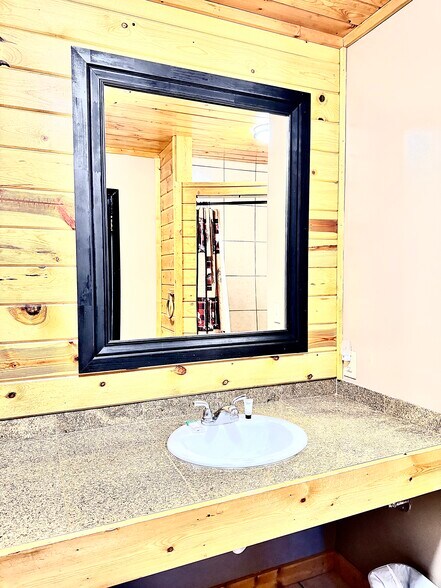 More Photos Of 1665 Whisper Ridge Rd, Ashton Hotel For Sale