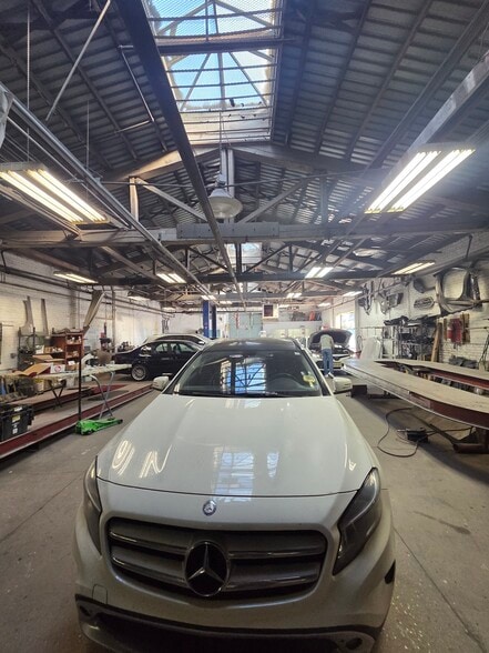 More Photos Of 369 Thomas St, Newark Auto Repair For Sale