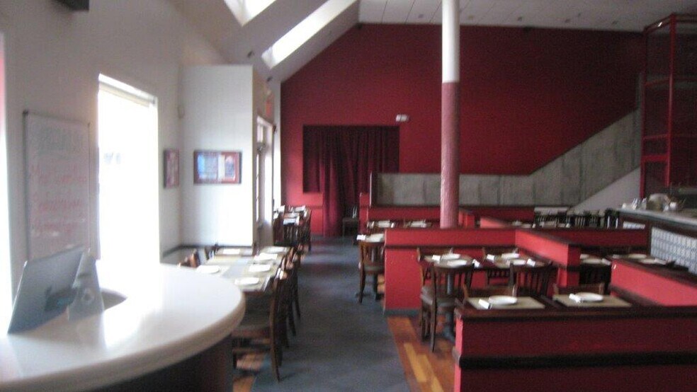More Photos Of 24 Franklin Ave, Ridgewood Restaurant For Lease