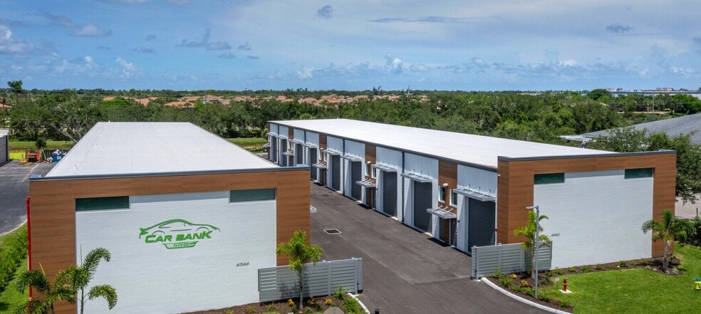 More Photos Of 6562 Palmer Park Cir, Sarasota Specialty For Lease