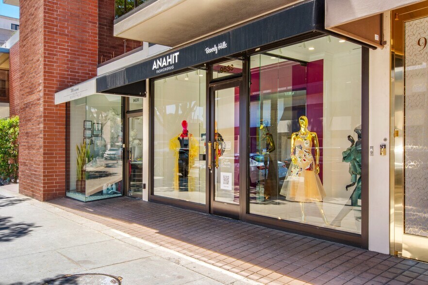 More Photos Of 9625-9647 Brighton Way, Beverly Hills Storefront Retail Office For Lease