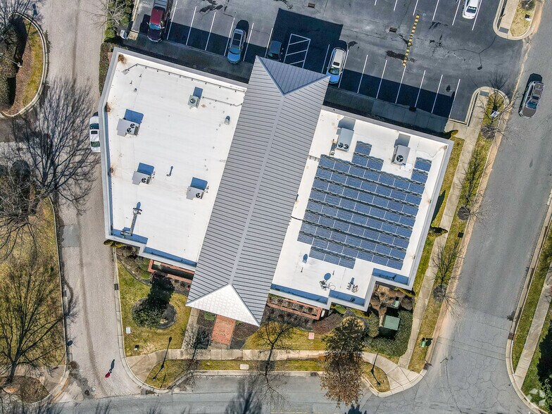 More Photos Of 20035 Jetton Rd, Cornelius Freestanding For Lease