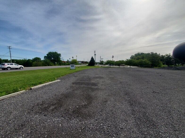 More Photos Of 1579 E Wyandot Ave, Upper Sandusky General Retail For Sale