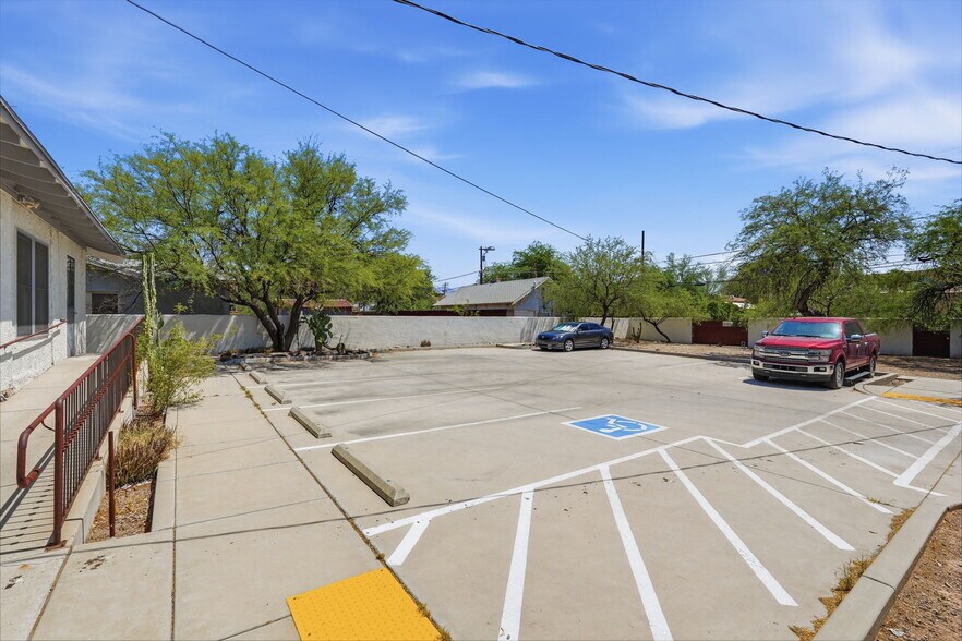 More Photos Of 1004 N 6th Ave, Tucson Office For Sale