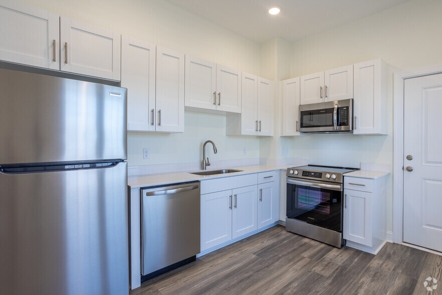 More Photos Of 214 Red Cross St, Wilmington Apartments For Lease