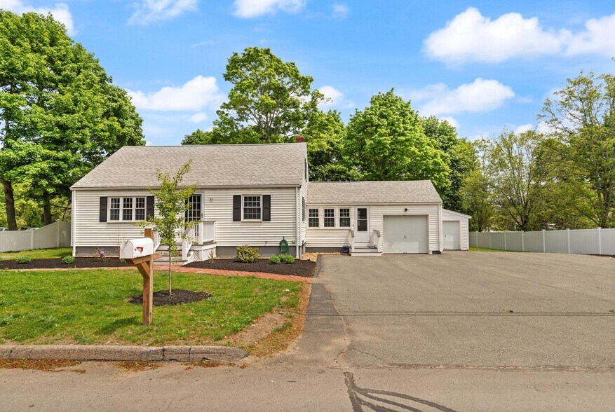 More Photos Of 32 Prince St, Danvers Office For Lease
