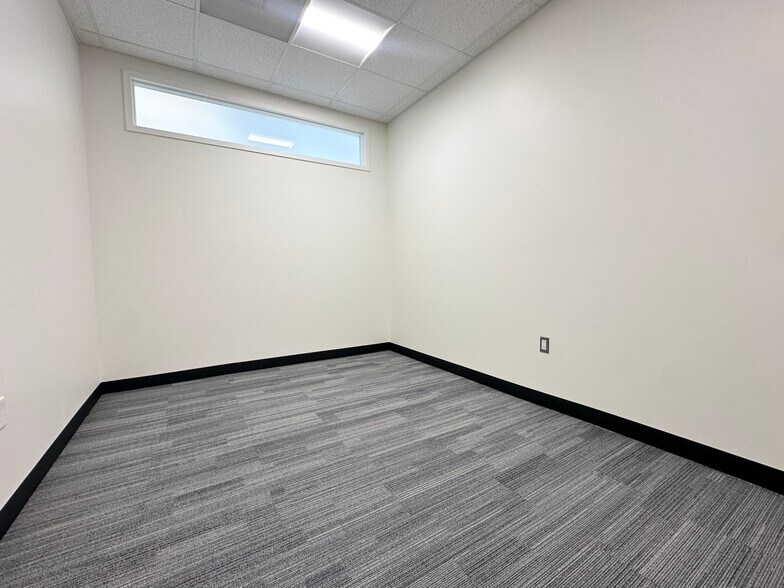 More Photos Of 1241-1245 San Fernando Rd, San Fernando Storefront Retail Office For Lease