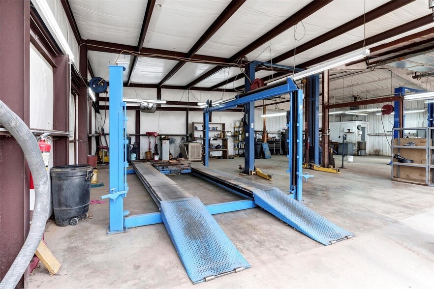 More Photos Of 200 Mustang Trail Trl, Granbury Industrial For Sale