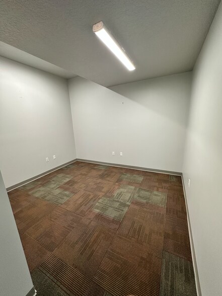 More Photos Of 340 N Kays Dr, Kaysville Flex For Lease