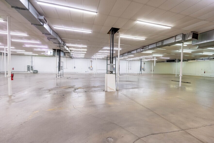 More Photos Of 3320 Dalworth St, Arlington Warehouse For Lease