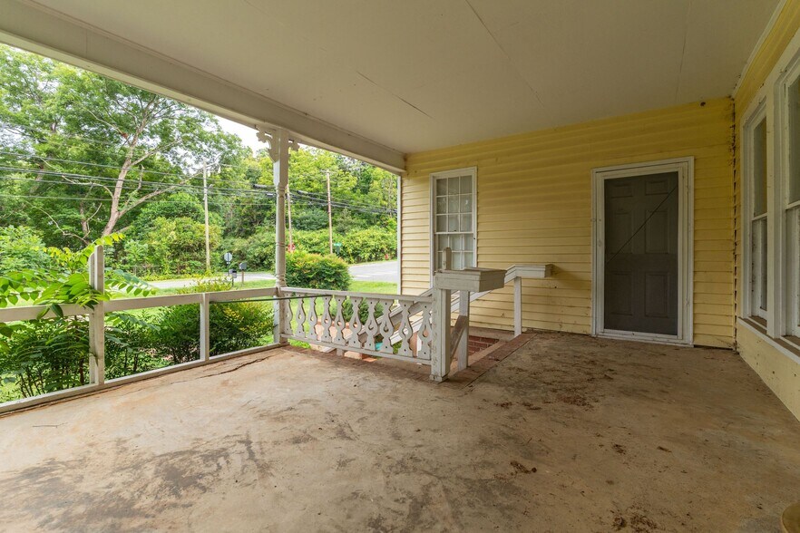 More Photos Of 117 E Salisbury St, Pittsboro Office For Sale