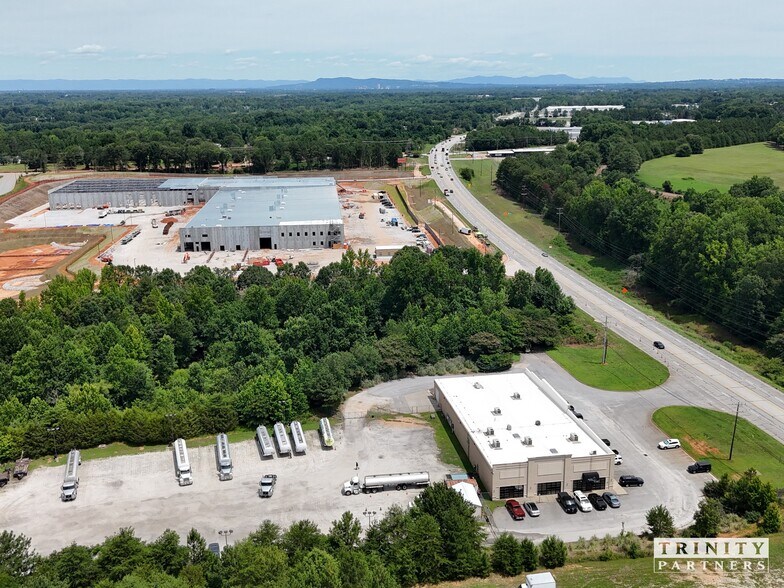 More Photos Of 7108 Augusta Rd, Greenville Showroom For Lease