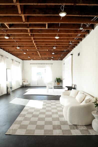 More Photos Of 627-655 N Cassady Ave, Columbus Light Distribution For Lease