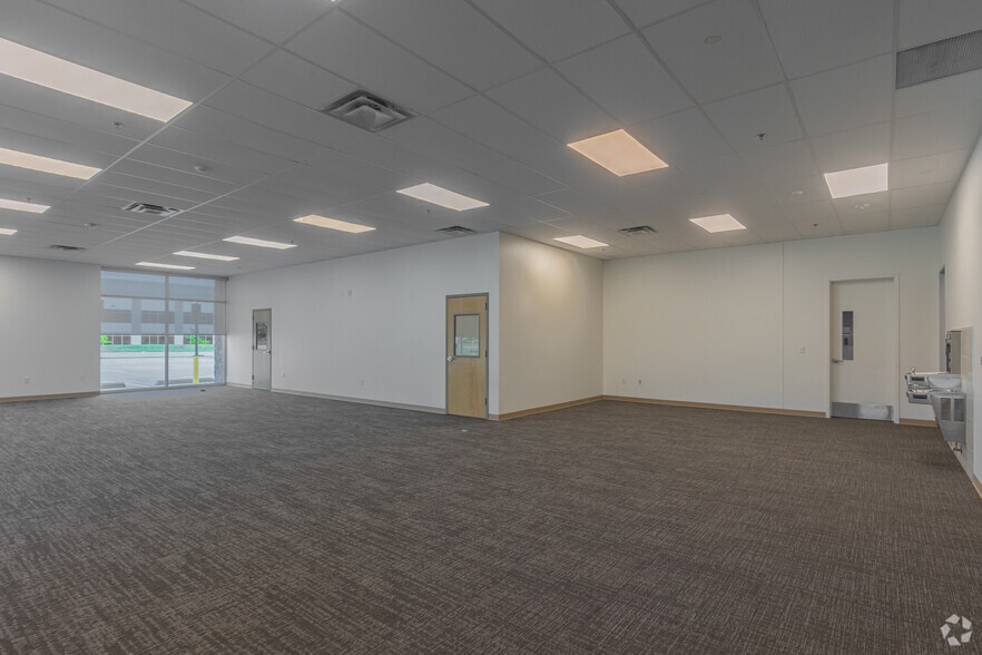 More Photos Of 210 Sunridge Blvd, Wilmer Distribution For Lease