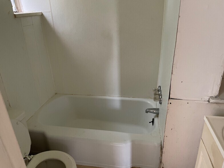 More Photos Of 1115 6th Ave, Beaver Falls Apartments For Sale