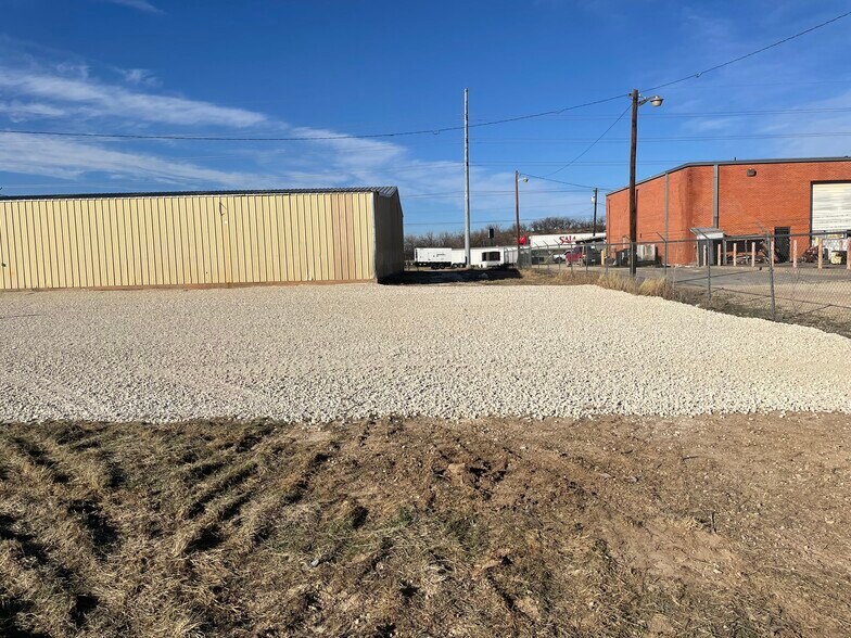 More Photos Of 2925 E US Highway 80, Abilene Warehouse For Lease