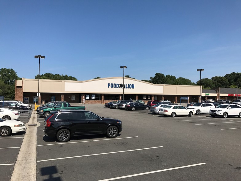 Primary Photo Of 11710-11712 Jefferson Ave, Newport News Unknown For Lease