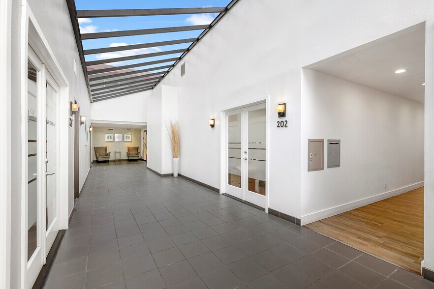 More Photos Of 2121 5th Ave, San Diego Office For Lease