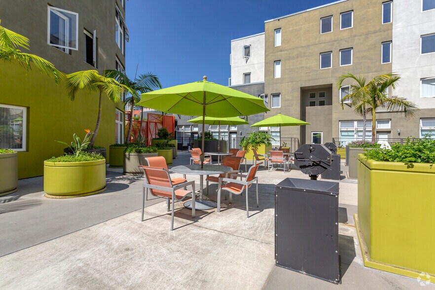 More Photos Of 900 F St, San Diego Apartments For Lease