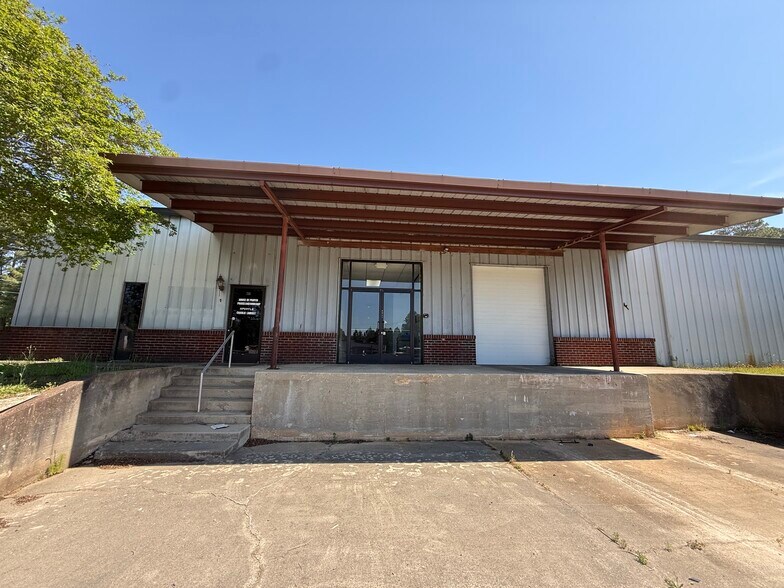 More Photos Of 216 Wortham St, Wadesboro Industrial For Lease