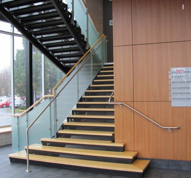 More Photos Of 10 Coburg Rd, Eugene Medical For Sale