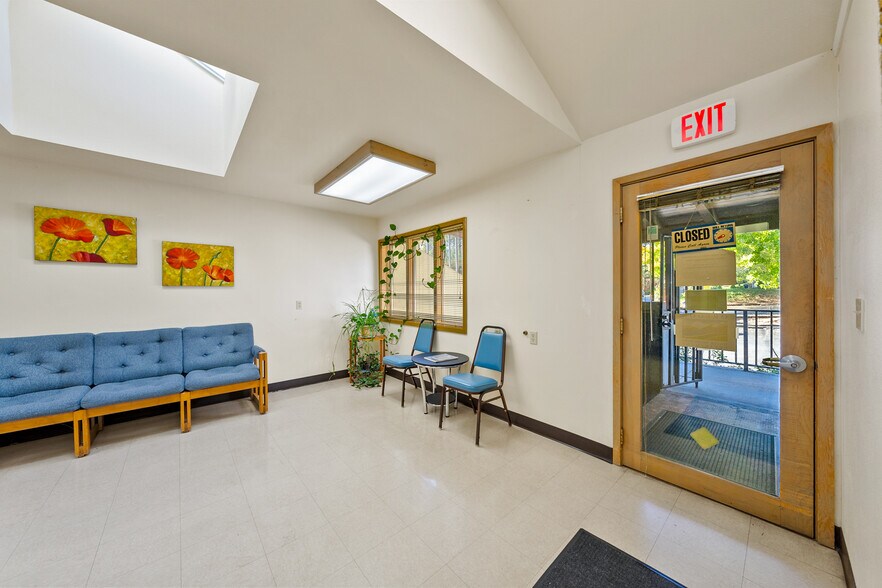 More Photos Of 700 NW Dimmick St, Grants Pass Specialty For Sale