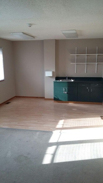 More Photos Of 1520 Knox St, Lincoln Office For Sale