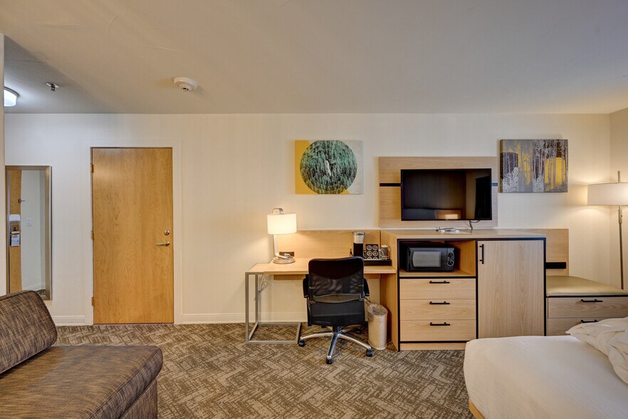 More Photos Of 733 US Highway 24 N, Buena Vista Hotel For Sale