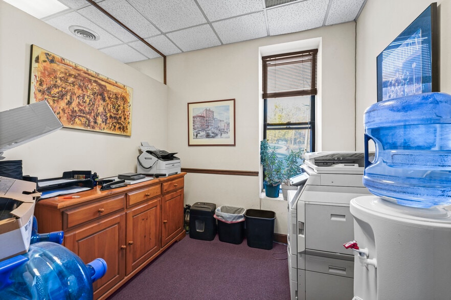 More Photos Of 132-134 S Swan St, Albany Office Residential For Sale