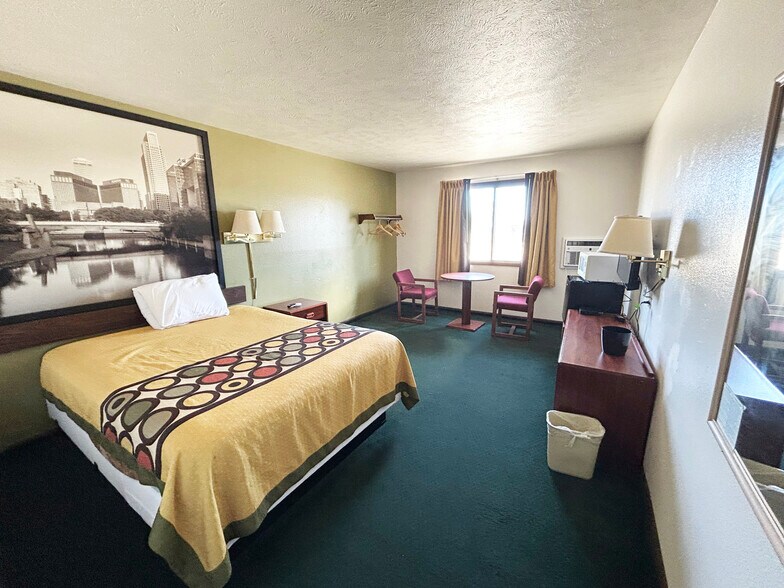 More Photos Of 1025 E 4th St, Ainsworth Hospitality For Sale